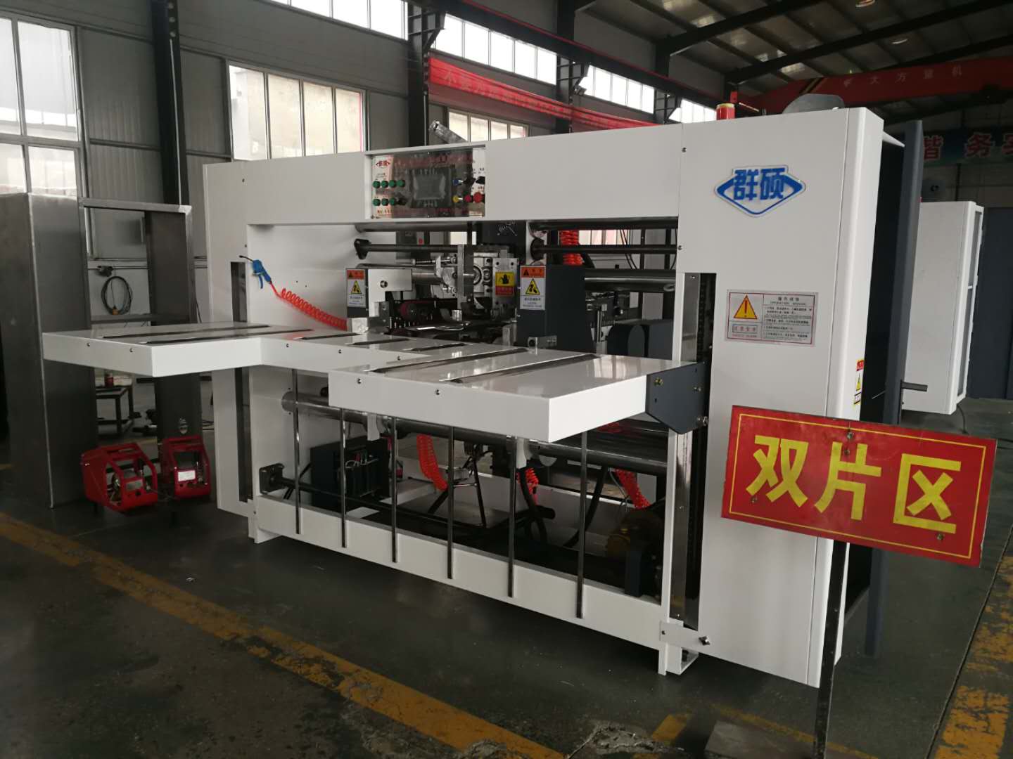彩箱專用多伺服雙片式半自動釘箱機